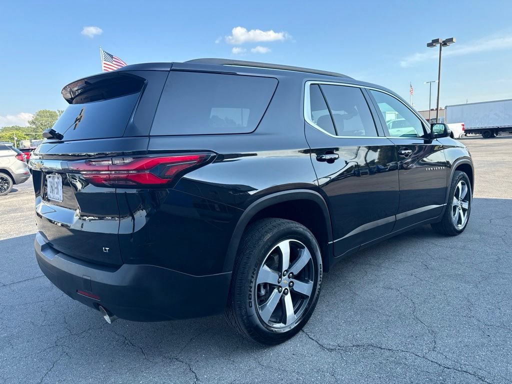 Used 2023 Chevrolet Traverse LT w/ LT Premium Package AWD/4WD image 3