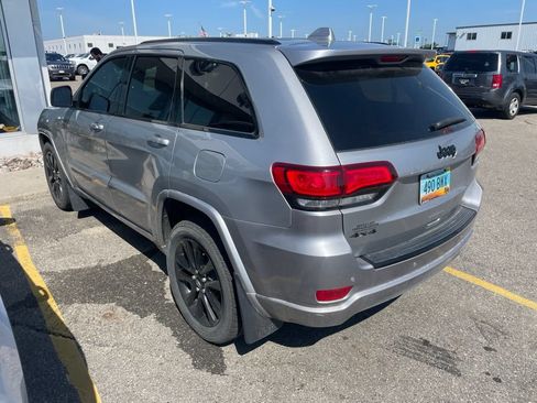 Used 2018 Jeep Grand Cherokee Altitude AWD/4WD image 4
