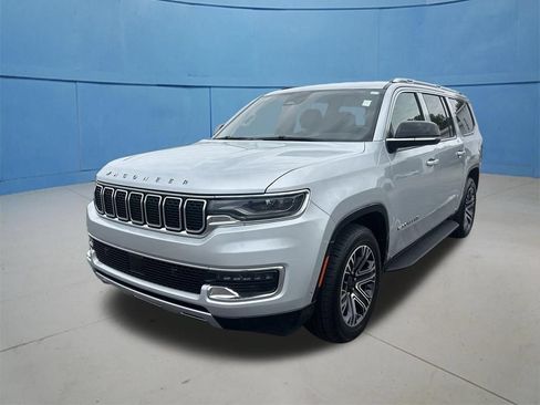 Used 2024 Jeep Wagoneer L Series II w/ Flexible Seating Group AWD/4WD image 5