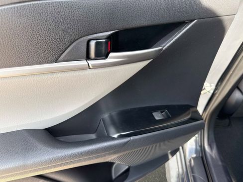 Used 2025 Toyota Camry LE w/ Convenience Package image 13