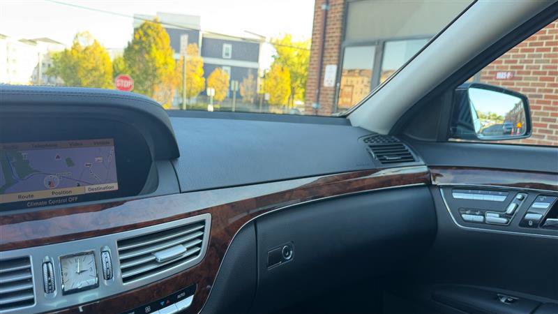 Used 2011 Mercedes-Benz S 550 4MATIC w/ Sport & Premium Pkgs image 39