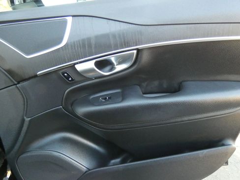 Used 2020 Volvo XC90 T6 Momentum image 33