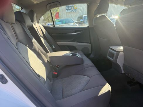 Used 2019 Toyota Camry LE image 14