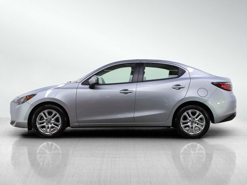 Used 2018 Toyota Yaris iA image 2