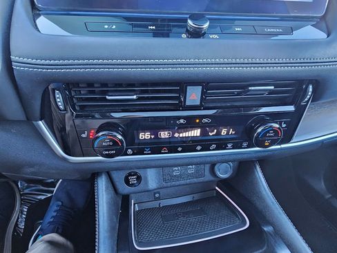 Used 2024 Nissan Rogue Platinum w/ Platinum Premium Package image 31