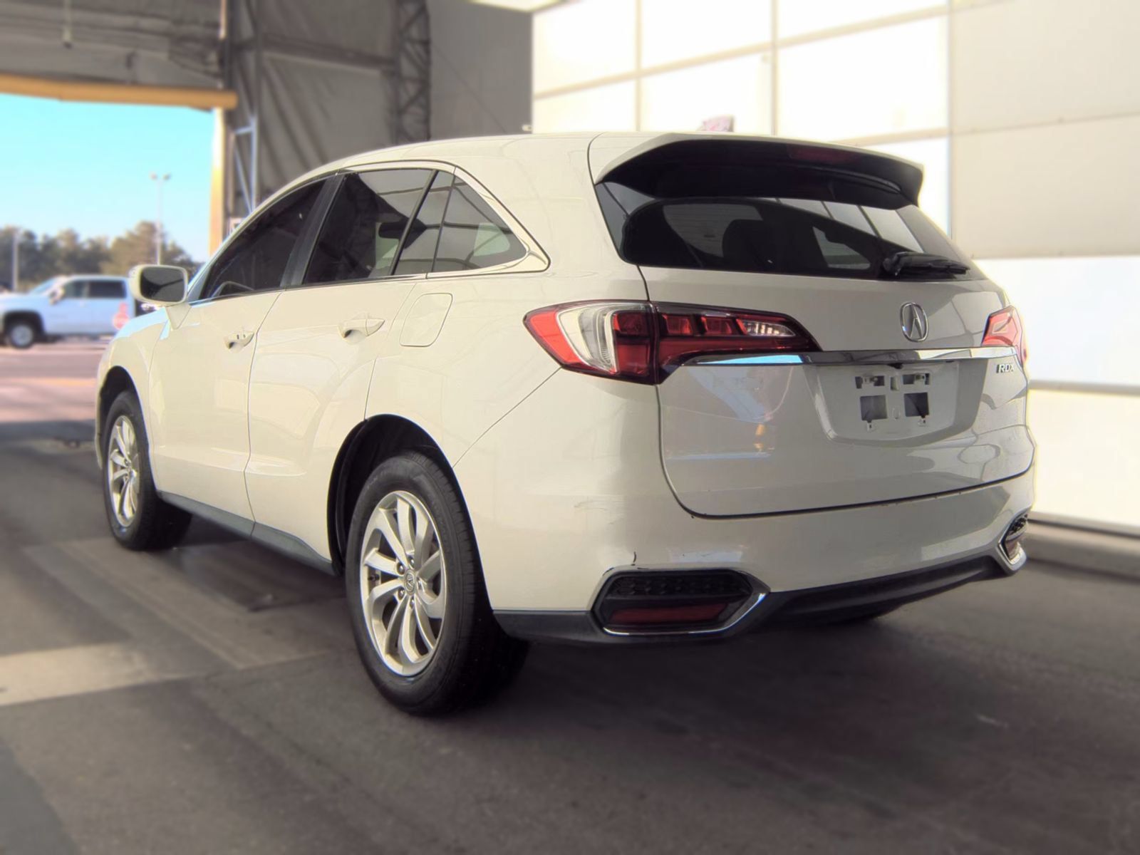 Used 2018 Acura RDX w/ Technology Package FWD image 2