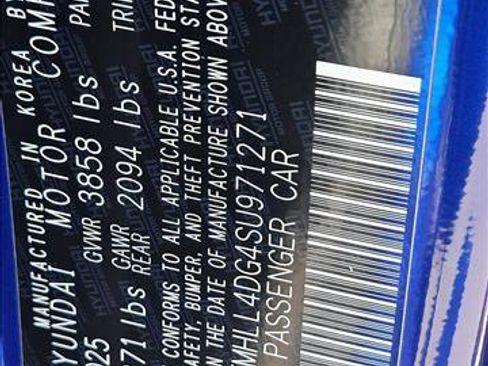 Used 2025 Hyundai Elantra SE FWD image 21