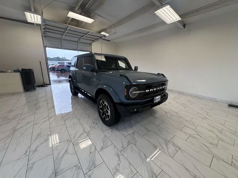 Used 2022 Ford Bronco Outer Banks AWD/4WD image 2