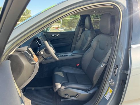 Used 2023 Volvo XC60 B5 Ultimate w/ Climate Package FWD image 30