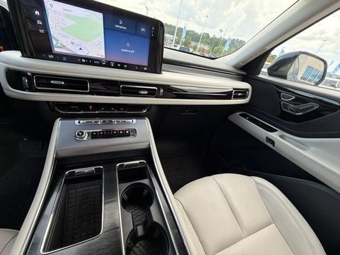Used 2025 Lincoln Aviator AWD w/ Jet Appearance Package image 25