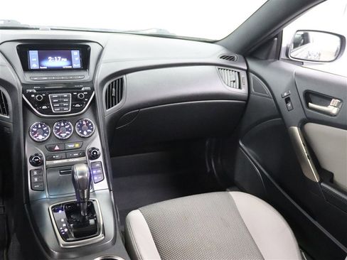 Used 2016 Hyundai Genesis 3.8 image 17