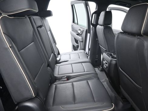Used 2022 GMC Yukon SLT w/ SLT Premium Package AWD/4WD image 13