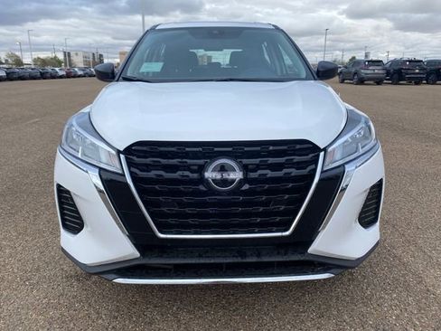 New 2025 Nissan Kicks Play S image 9