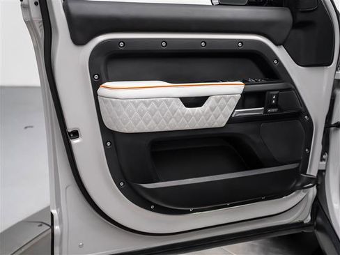 New 2026 Land Rover Defender 110 X-Dynamic SE AWD/4WD image 27