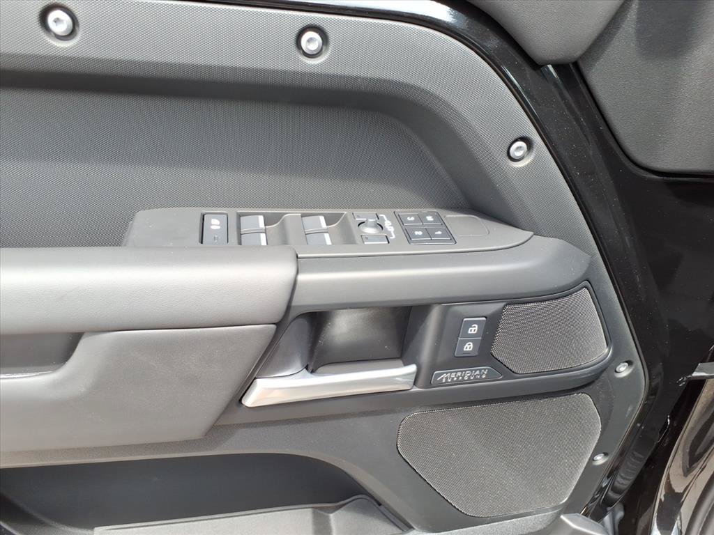 New 2026 Land Rover Defender 130 X-Dynamic SE AWD/4WD image 14