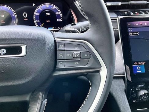 Used 2023 Jeep Grand Cherokee Limited w/ Black Appearance Package image 21