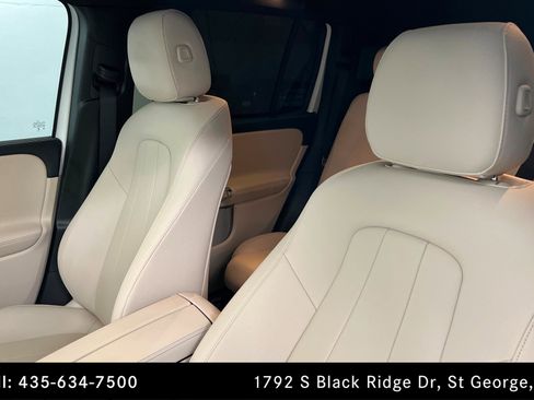 Certified 2025 Mercedes-Benz GLB 250 4MATIC image 16