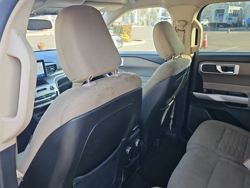 Used 2020 Ford Explorer XLT image 12