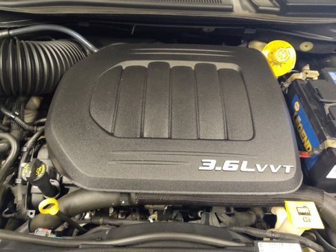 Used 2018 Dodge Grand Caravan SE w/ UConnect Hands-Free Group image 30