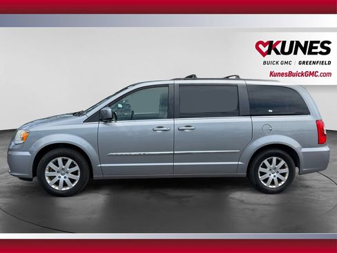 Used 2014 Chrysler Town & Country Touring FWD image 6