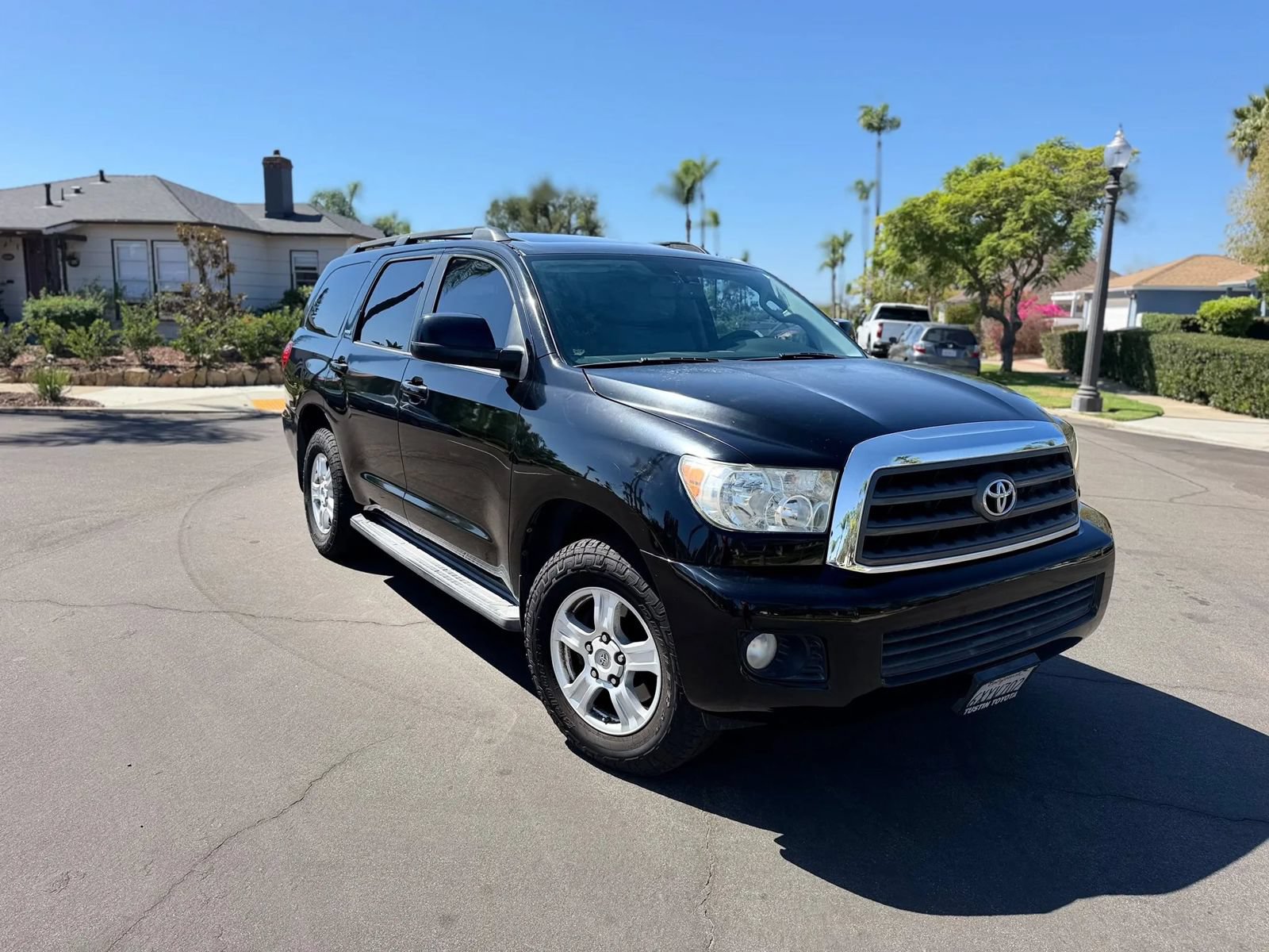 Used 2012 Toyota Sequoia SR5 w/ Premium Pkg RWD image 1