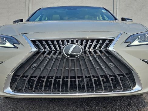 Used 2025 Lexus ES 300h w/ Premium Package FWD image 36
