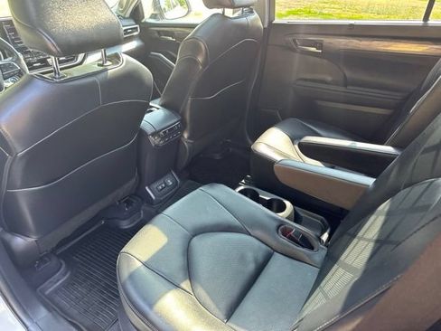 Used 2020 Toyota Highlander Platinum AWD/4WD image 19