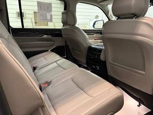 Used 2022 Jeep Wagoneer Series II AWD/4WD image 32