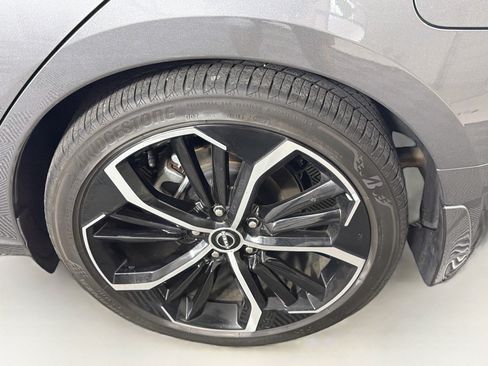 Used 2024 Nissan Altima 2.5 SR FWD image 11