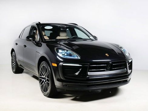 Certified 2025 Porsche Macan image 7