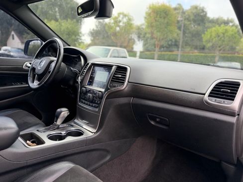 Used 2018 Jeep Grand Cherokee Altitude RWD image 14