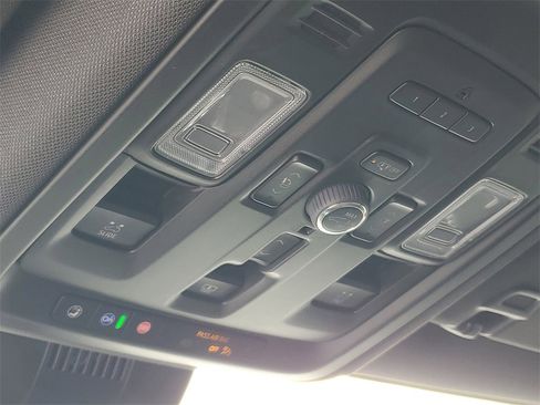 Used 2023 Chevrolet Suburban High Country image 25