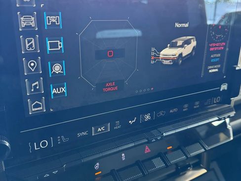 Used 2024 GMC Hummer EV 2X w/ LPO, Illumination Package image 39