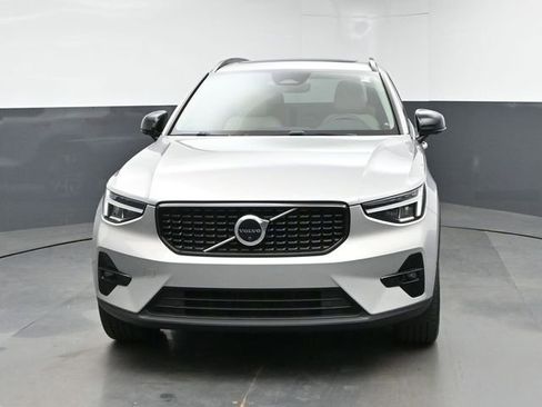 Used 2023 Volvo XC40 B5 Plus w/ Protection Package Premier AWD/4WD image 3