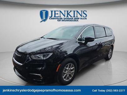 Certified 2024 Chrysler Pacifica Touring-L