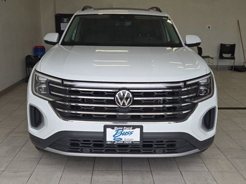 Used 2024 Volkswagen Atlas SE image 2