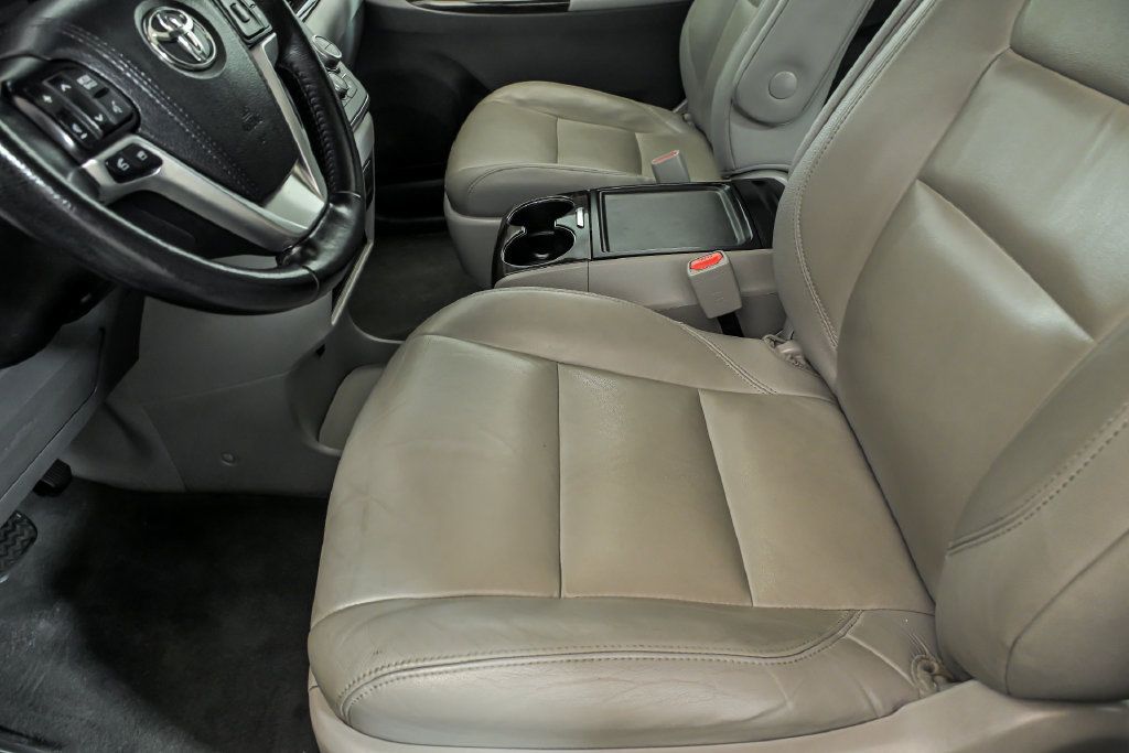 Used 2015 Toyota Sienna XLE FWD image 12