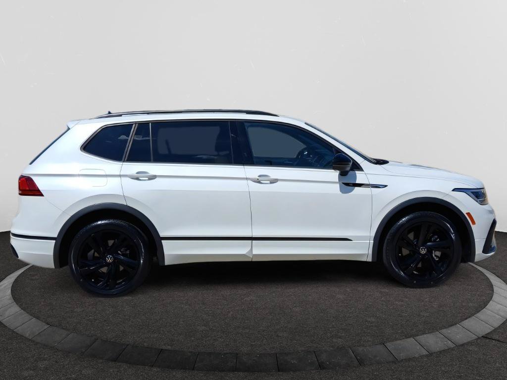Used 2024 Volkswagen Tiguan SE R-Line w/ MDO Package, Three-Row FWD image 8