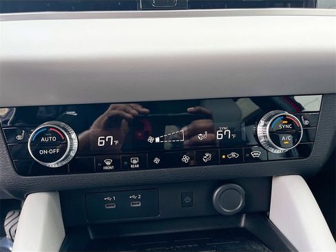 New 2025 Mitsubishi Outlander SE image 16