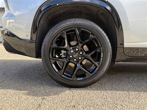 Used 2024 Chevrolet Traverse RS image 17