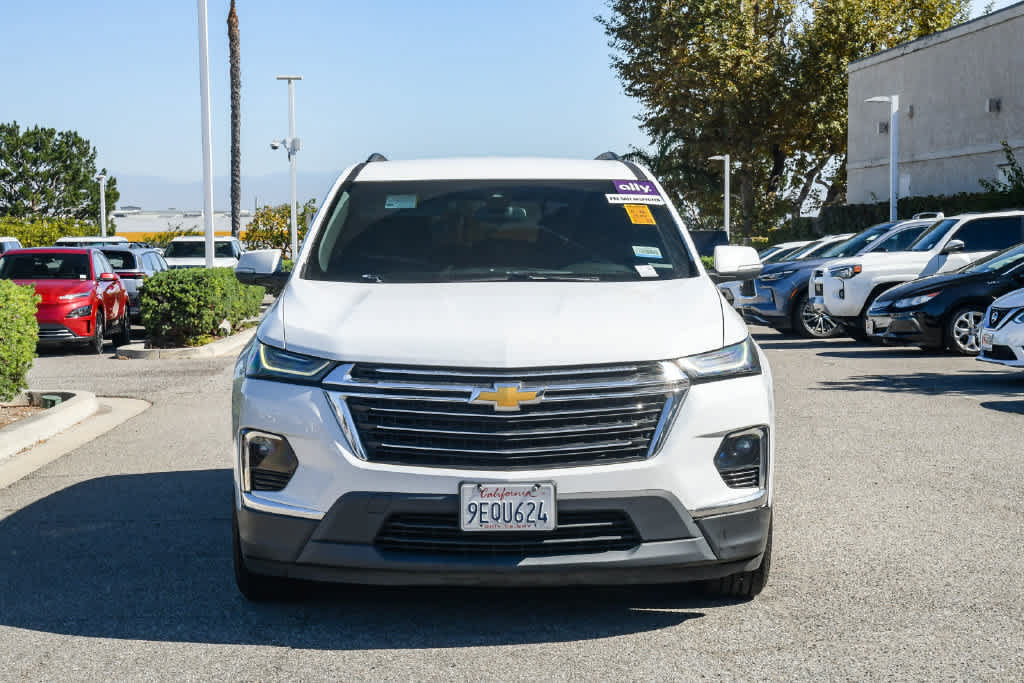 Used 2023 Chevrolet Traverse LT FWD image 2