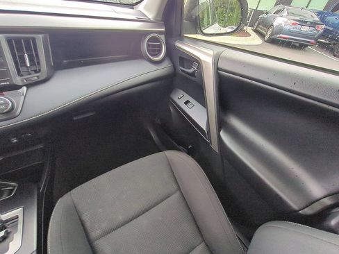 Used 2018 Toyota RAV4 XLE FWD image 14