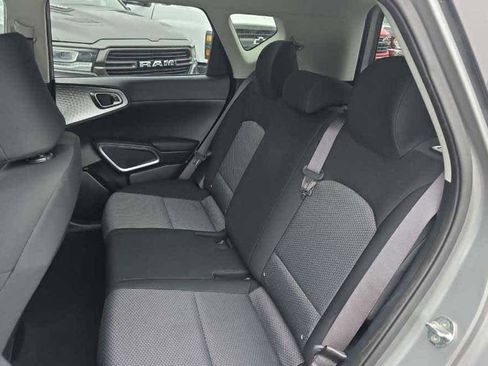 Used 2023 Kia Soul LX w/ LX Technology Package image 8