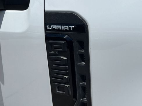 Used 2023 Ford F250 Lariat w/ Lariat Ultimate Package AWD/4WD image 11