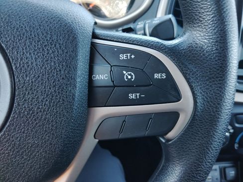 Used 2015 Jeep Cherokee Sport image 14