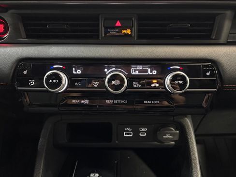 Used 2025 Honda Pilot TrailSport image 21