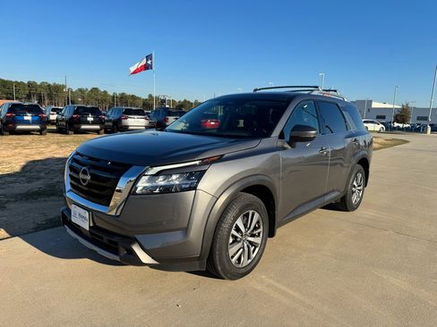 Used 2023 Nissan Pathfinder SL image 4