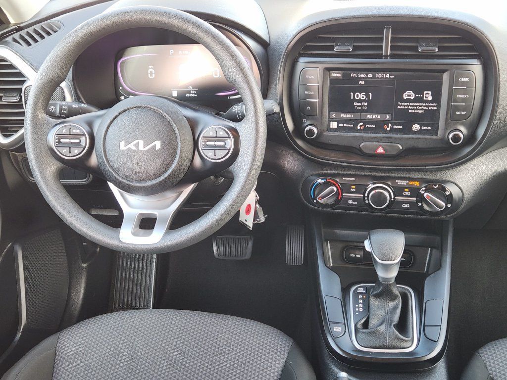 Used 2025 Kia Soul LX w/ LX Technology Package FWD image 10