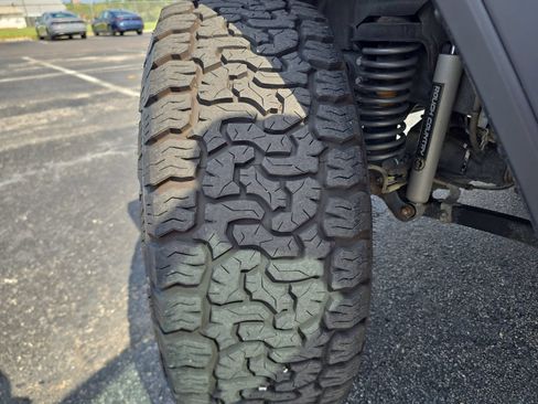 Used 2018 Jeep Wrangler Unlimited Rubicon AWD/4WD image 30