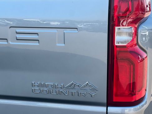 Used 2024 Chevrolet Silverado 2500 High Country w/ Technology Package image 27
